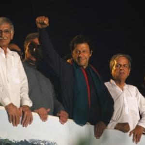 Khan, Qadri march into Islamabad's 'Red Zone'