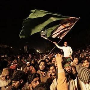 Pakistan's anti-govt protests continue