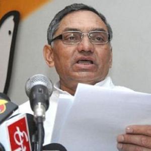 Dwivedi's views on reservations create stir in Congress