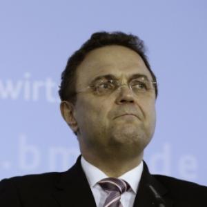 German minister resigns over child pornography 'probe leak'