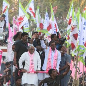 KCR returns to Hyderabad to a hero's welcome