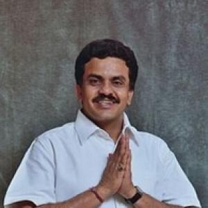 Sanjay Nirupam demands reduction in power tariff in Mumbai