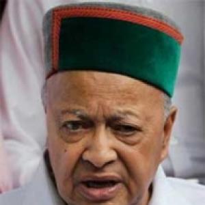 Himachal CM fails to meet Sonia, rubbishes bribery charges