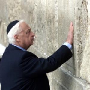 Former Israeli prime minister Ariel Sharon passes away