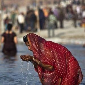 12 lakh devotees take holy dip at Gangasagar