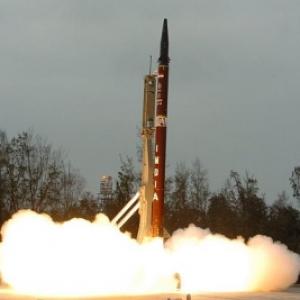 India successfully test fires nuclear-capable Agni-IV missile
