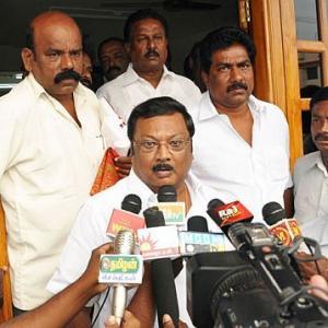 Open defiance in DMK, 3 MPs call on Alagiri