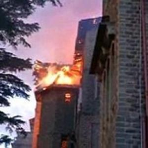 Fire demolishes heritage building in Shimla