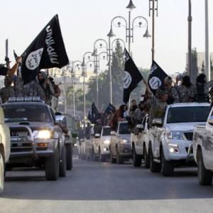 Islamic State opens bank, moves towards statehood