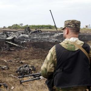 Rebels 'stealing bodies' from MH17 crash site: Ukraine