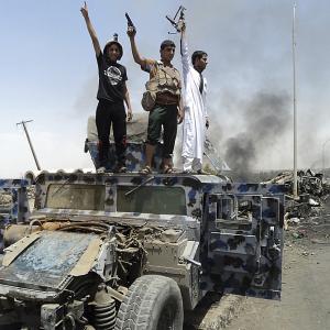 US launches air strikes against jihadists in Iraq