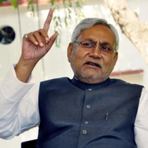 Nitish compares 'backward' Bihar to 'developed' Gujarat