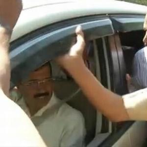 Kejriwal stopped from meeting Modi in Ahmedabad