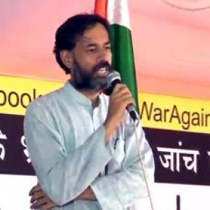 Yogendra Yadav's face inked, attacker thrashed by supporters