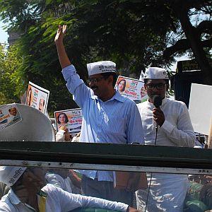 Kejriwal taken ill in Mumbai; to skip Vidarbha rally