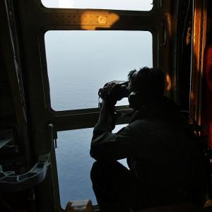 Targeted underwater search begins to locate black box of MH370