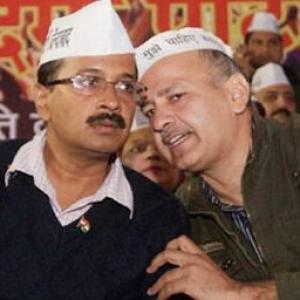 Court imposes fine of Rs 2,500 each on Kejriwal, Sisodia