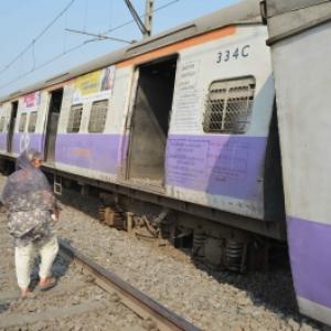 1 killed, 3 injured as local train derails in Mumbai