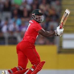 Chigumbura keeps Zimbabwe in race for WT20 Super-10 berth