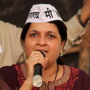 Fresh trouble for AAP: Anjali Damania quits over horse trading