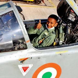 Cancer-stricken boy turns fighter pilot for a day