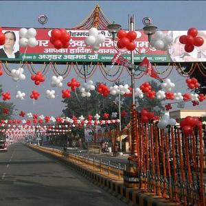 75-ft cake and buggy ride to bring in Mulayam's 75th birthday