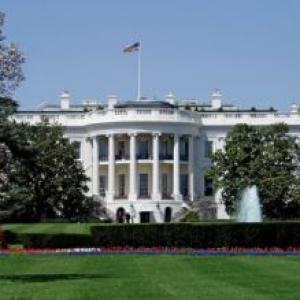 Man arrested after jumping White House fence