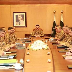 Pakistan army brass meets amid political turmoil