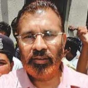 Former Gujarat top cop Vanzara gets bail in Sohrabuddin case