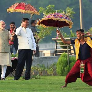 Xi gets a taste of Gujarati culture @ Sabarmati