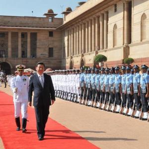 Prez Xi Jinping receives guard of honour at Rashtrapati Bhavan