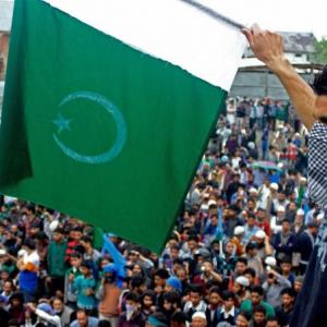 FIR against Masarat Alam for waving Pak flag at Geelani rally