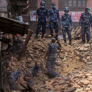 Crisis looms over quake-hit Nepal, toll rises to 4,350