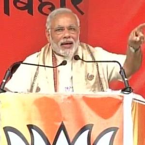 PM hits out at Nitish, asks people to get rid of 'arrogant politician'