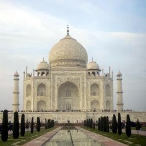Taj Mahal chandelier crashes, raises concern about maintenance