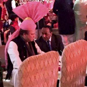 Pakistan PM dons pink turban gifted to him by Modi at wedding