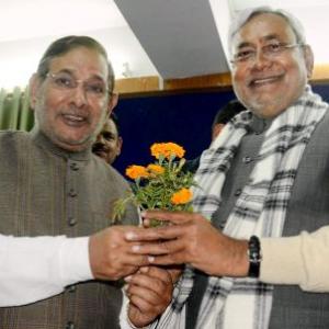 Bihar crisis: JD-U elects Nitish but Manjhi defiant