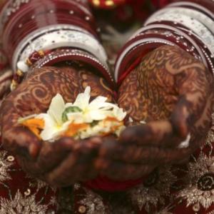Angry bride dumps groom, marries wedding guest in UP