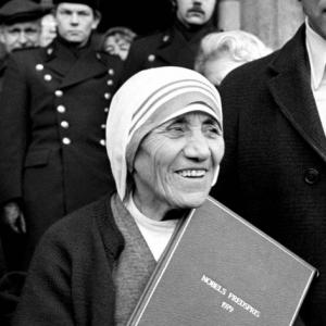 Mother Teresa to be made saint in September 2016