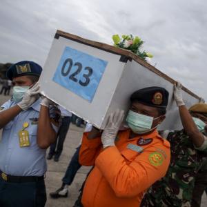 Another body, 5th large object found from AirAsia wreckage site