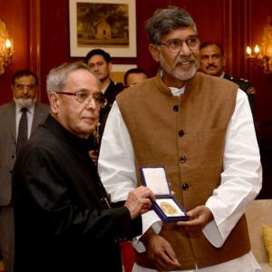 This Nobel is for all Indians: Satyarthi gifts medal to Rashtrapati Bhavan