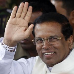 Sirisena set to become Lankan prez as Rajapaksa's decade-long rule ends