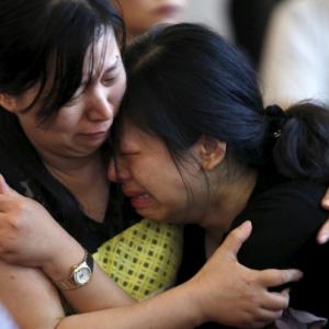 Death toll in China ship disaster rises to nearly 400