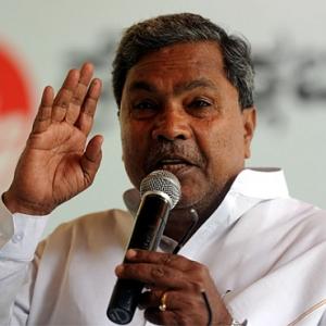 Siddaramaiah gets Sonia's nod, Karnataka Cabinet reshuffle on Sunday