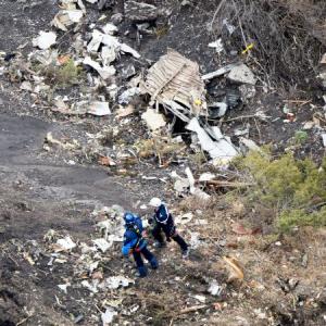 Germanwings pilot locked out of cockpit before crash: Report