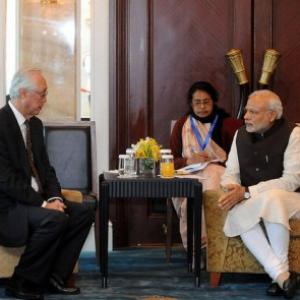 Modi discusses bilateral initiatives with Singapore leaders