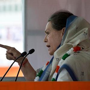 Expose 'arrogant' and 'petty' Modi sarkar, Sonia tells partymen