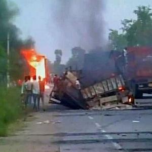 Maoists torch 32 vehicles on GT Road in Bihar