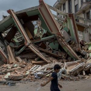 Amid fresh aftershocks, Nepal struggles to rebuild lives