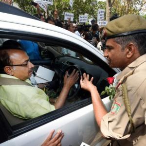 BJP MP Vijay Goel fined Rs 2,000 for violating odd-even